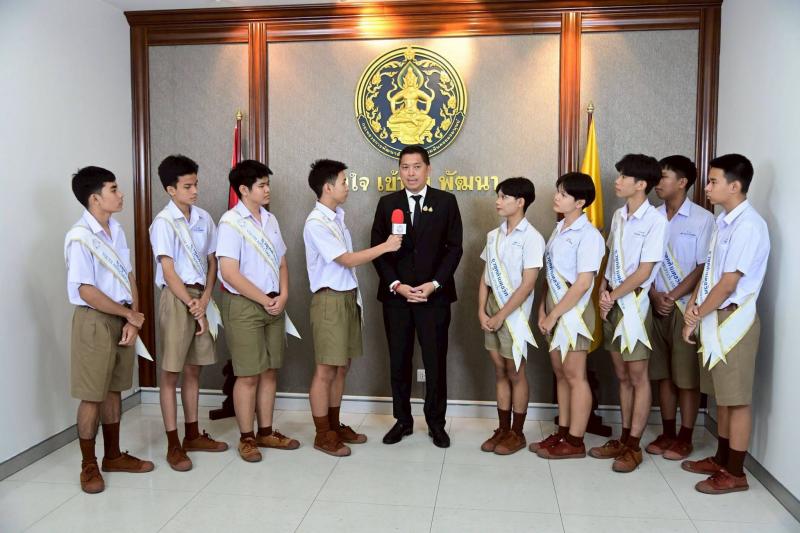 รมว.พม. ให้ทีมนักข�