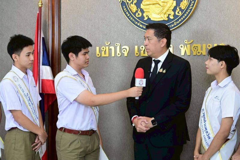 รมว.พม. ให้ทีมนักข�