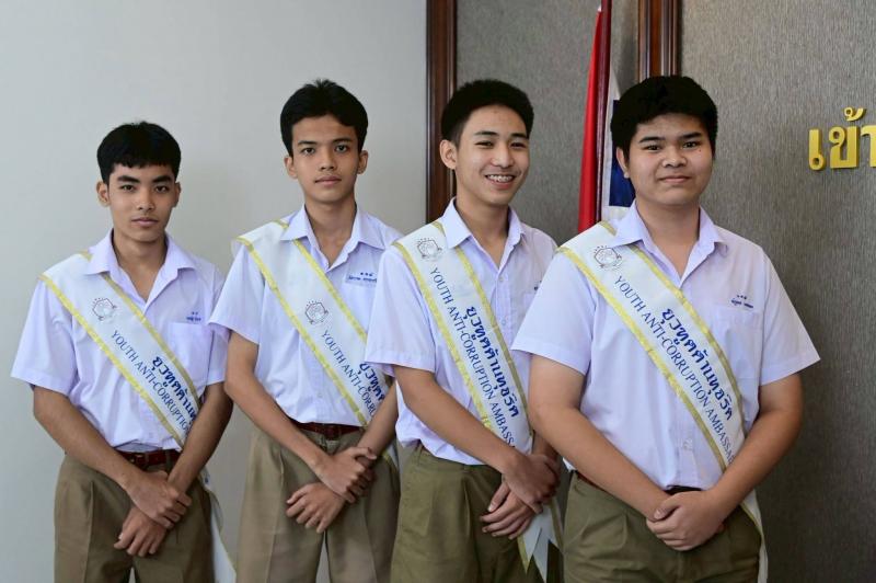 รมว.พม. ให้ทีมนักข�