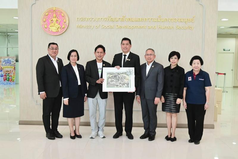 รมว.พม. เป็นประธาน�