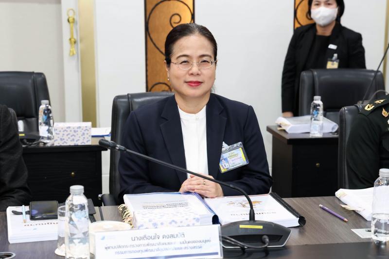 นางเตือนใจ คงสมบั�