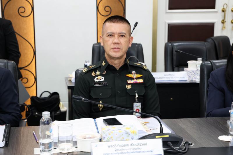 นางเตือนใจ คงสมบั�