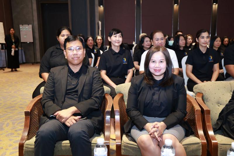 นางสาวนภาพร เมฆาผ�