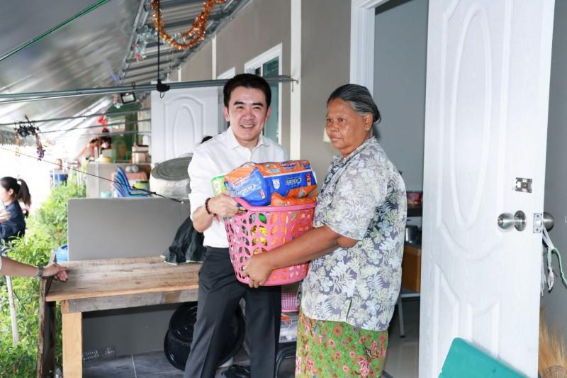 รมว.พม. ลงพื้นที่ป�