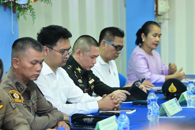 รมว.พม. ลงพื้นที่ป�