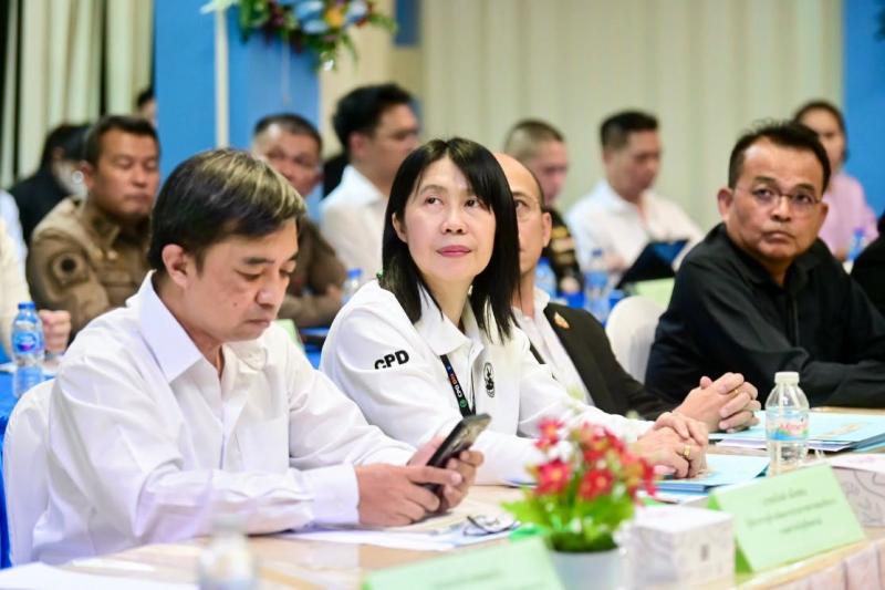 รมว.พม. ลงพื้นที่ป�