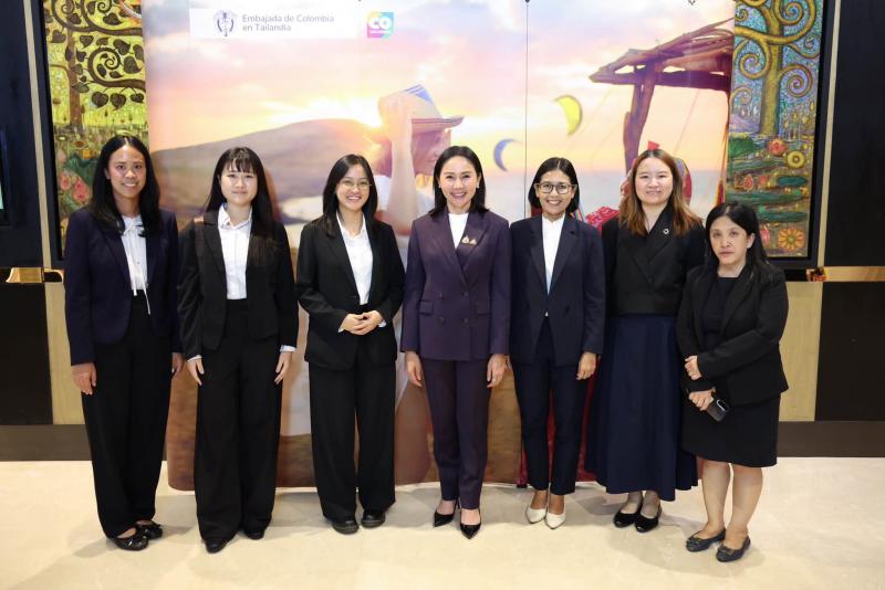 นางสาวชนก จันทาทอ�