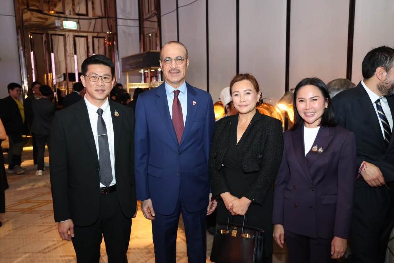 นางสาวชนก จันทาทอ�