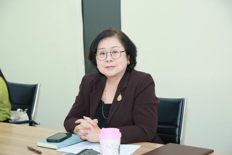 นางศิริลักษณ์ มีม�
