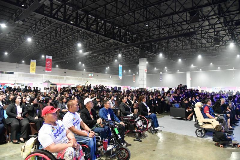 กระทรวง พม. โดยกรม�