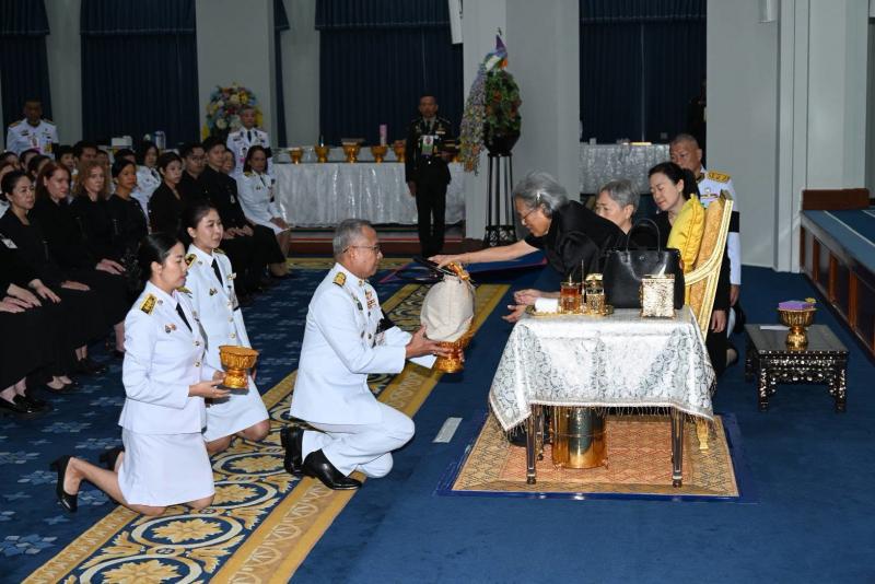 สมเด็จพระกนิษฐาธ�