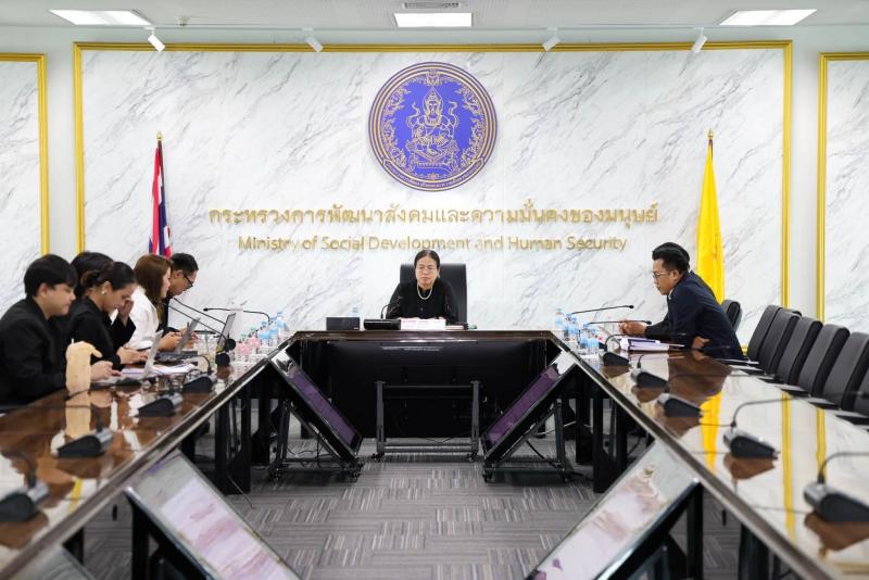 นางเตือนใจ คงสมบั�