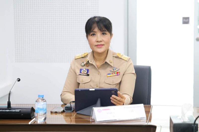 นางเตือนใจ คงสมบั�