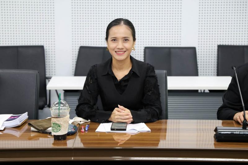 นางเตือนใจ คงสมบั�