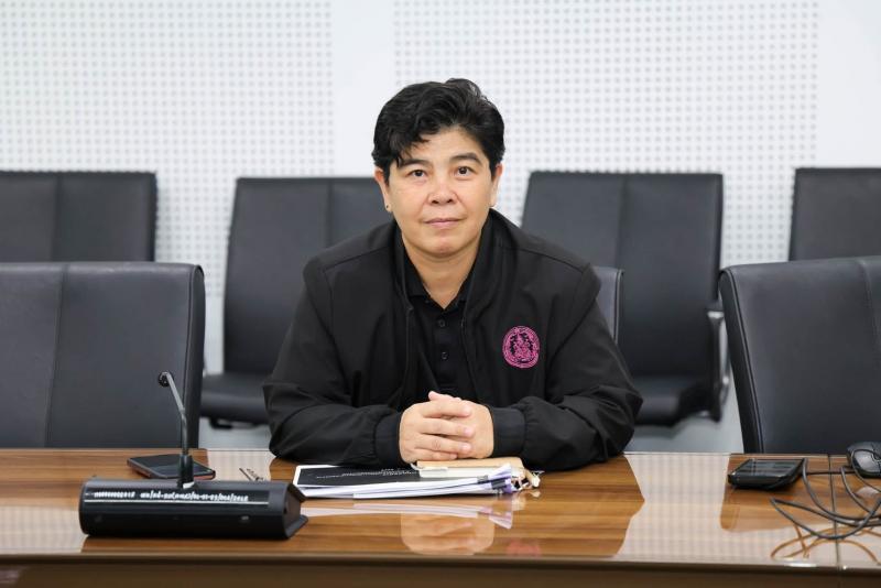นางเตือนใจ คงสมบั�