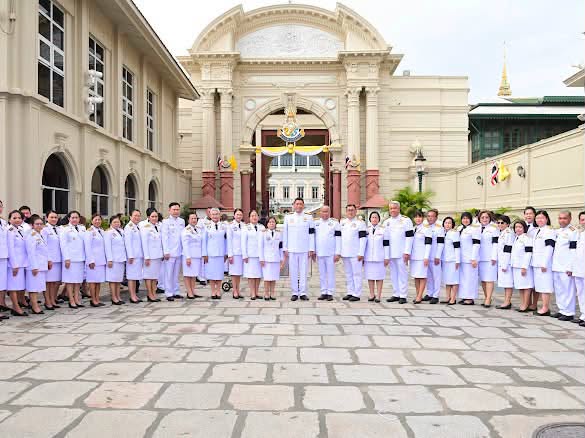 รมว.พม. ทูลเกล้า ถว�