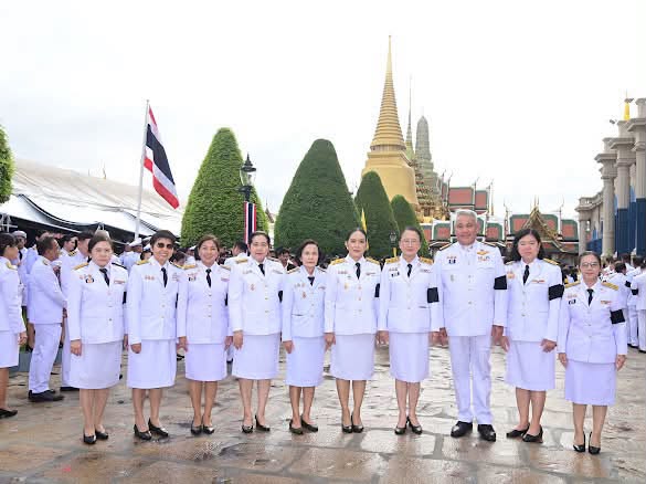 รมว.พม. ทูลเกล้า ถว�