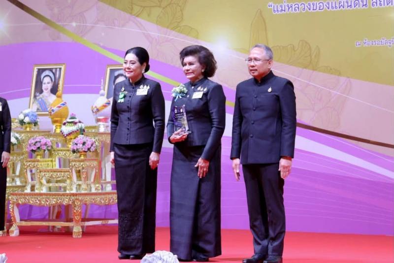 ปลัด พม. และ ดร.ลาลี