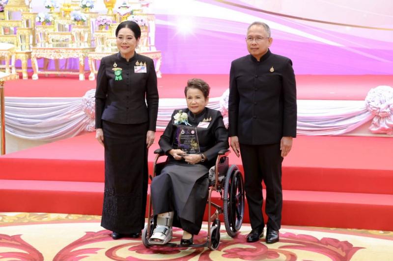 ปลัด พม. และ ดร.ลาลี