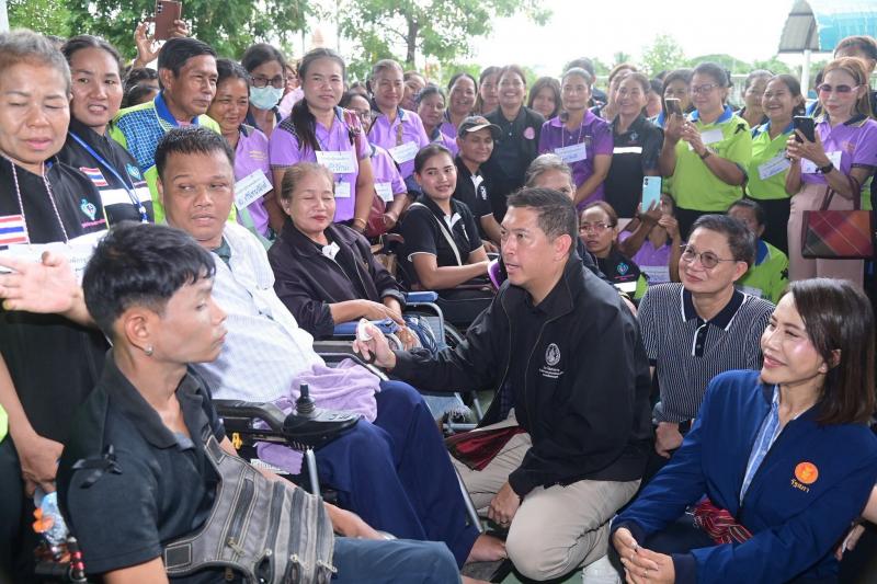 รมว.พม. เป็นประธาน�