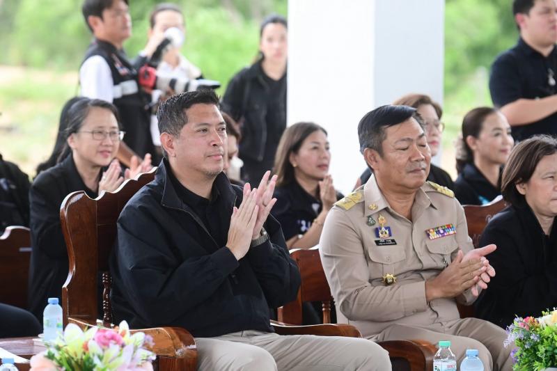 รมว.พม. เป็นประธาน�