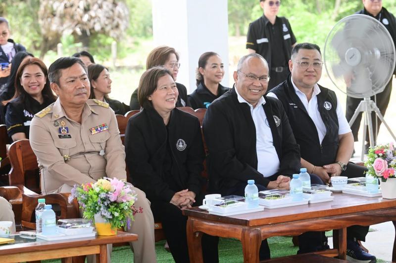 รมว.พม. เป็นประธาน�