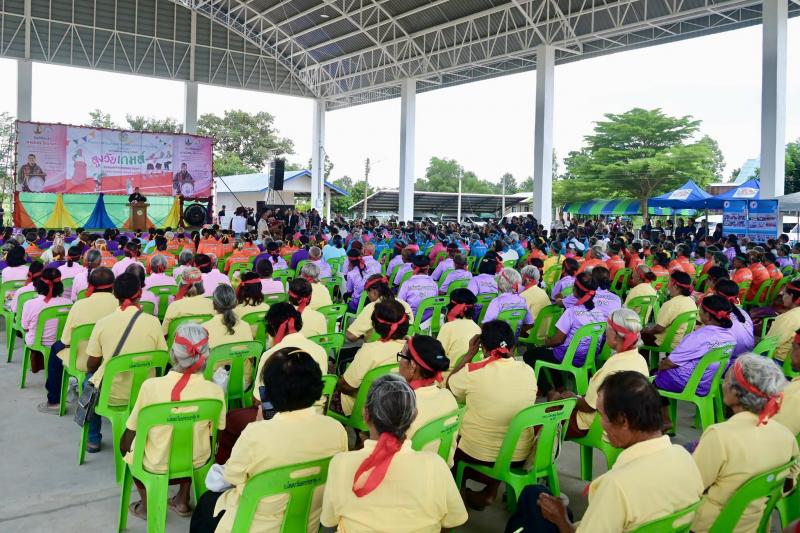 รมว.พม. เป็นประธาน�