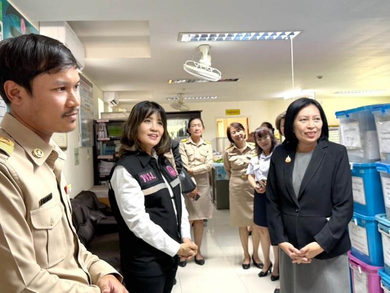 นางสาวชวนชม จันทะ�