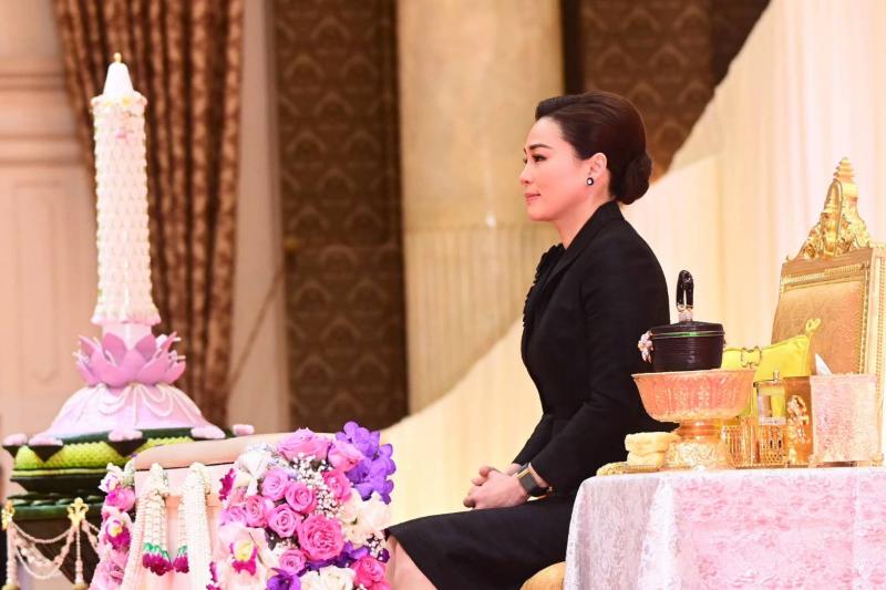 สมเด็จพระนางเจ้า�