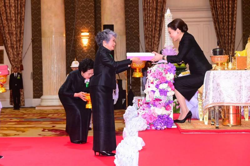 สมเด็จพระนางเจ้า�