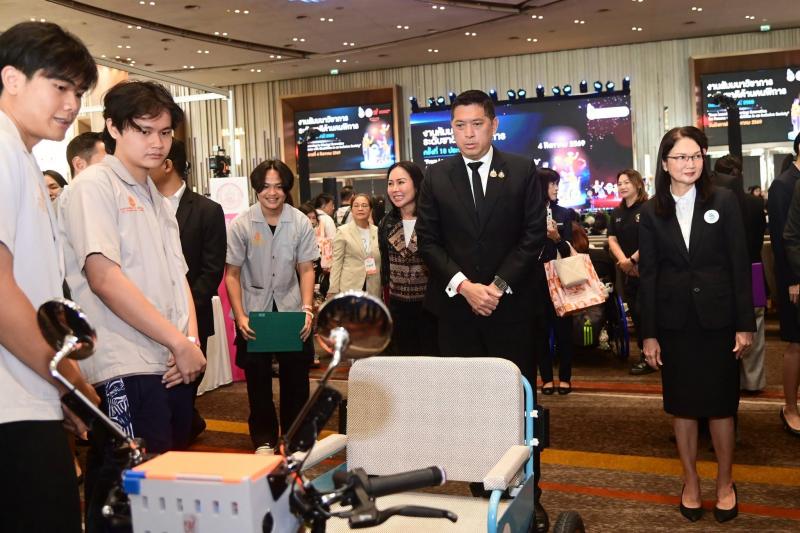 รมว.พม. เป็นประธาน�