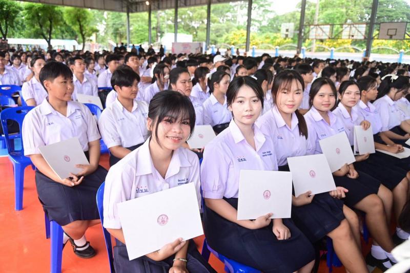 "นิกร" รมว.พม. หน�