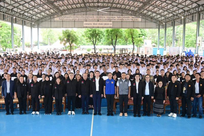 "นิกร" รมว.พม. หน�