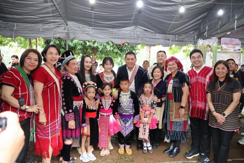 "นิกร" รมว.พม. หน�