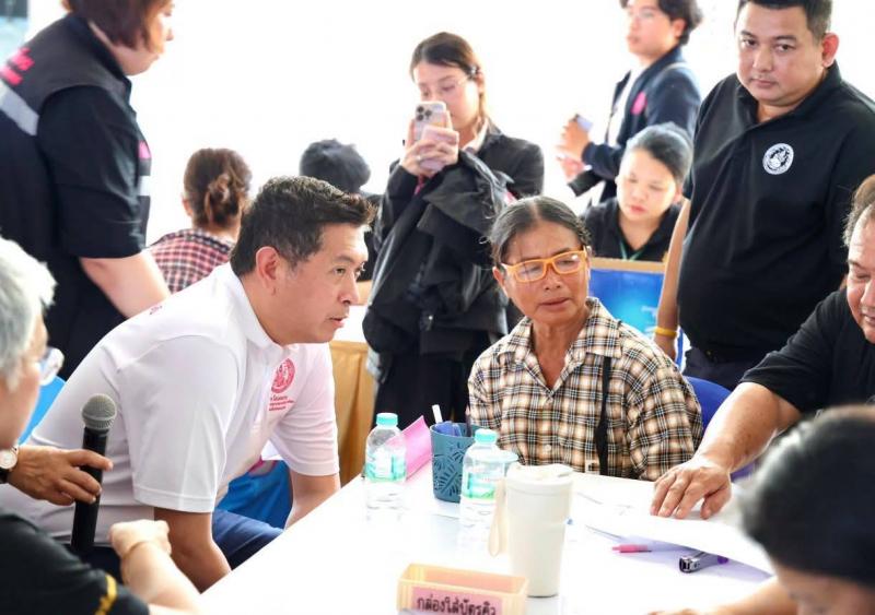 "รัฐมนตรีป๊อป นิ�