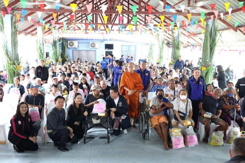 "รัฐมนตรีป๊อป นิ�