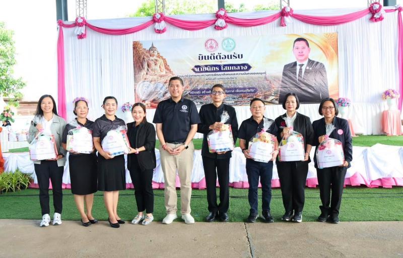 "รัฐมนตรีป๊อป นิ�