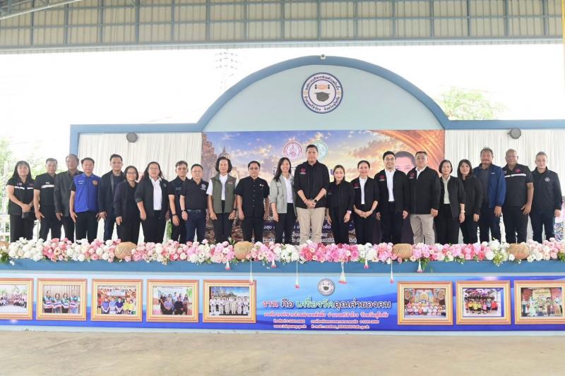 "รัฐมนตรีป๊อป นิ�