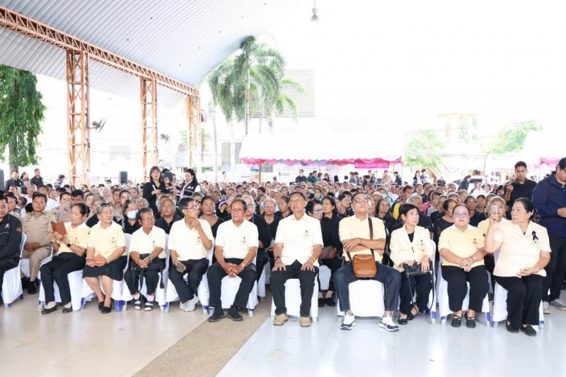 "รัฐมนตรีป๊อป นิ�