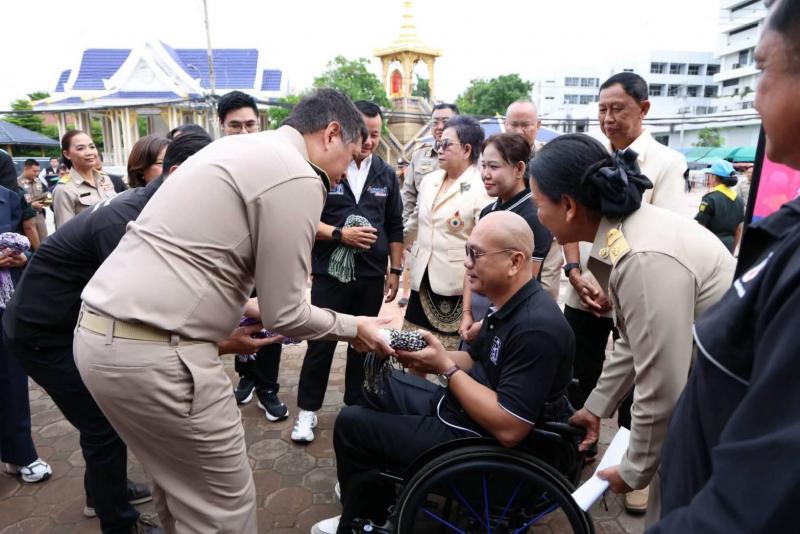 "รัฐมนตรีป๊อป นิ�