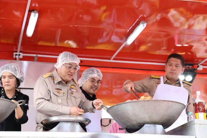 "รัฐมนตรีป๊อป นิ�
