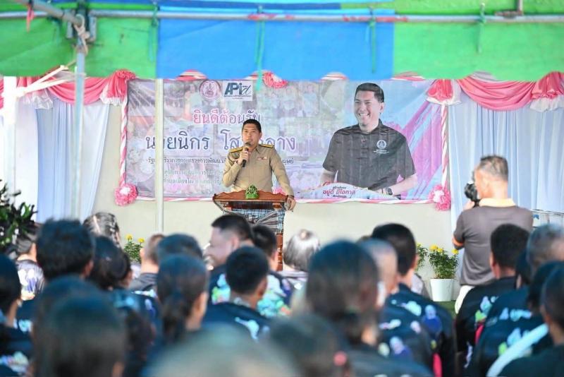 "รัฐมนตรีป๊อป นิ�