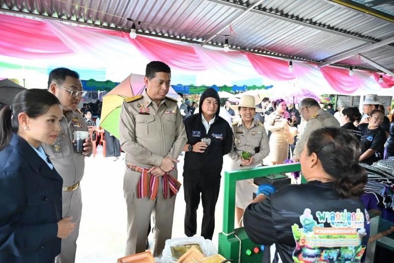 "รัฐมนตรีป๊อป นิ�