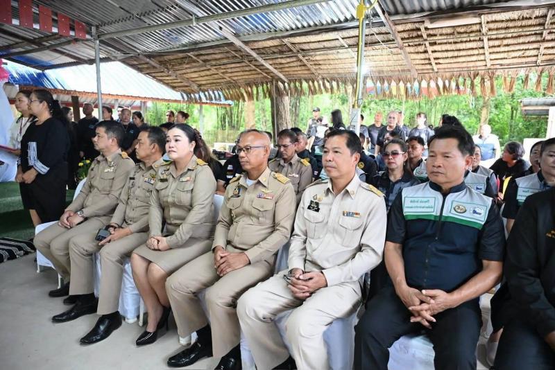 "รัฐมนตรีป๊อป นิ�