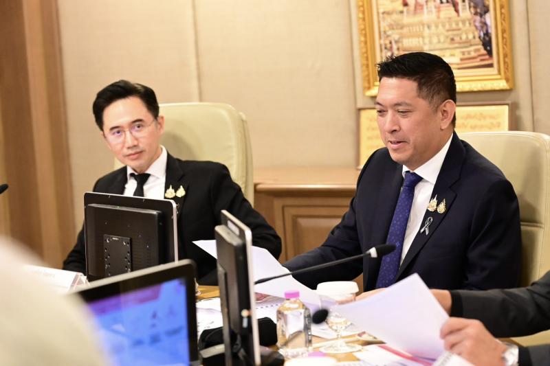 นิกร รมว.พม. เดินหน�