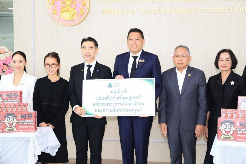 "นิกร" รมว.พม. ชู�