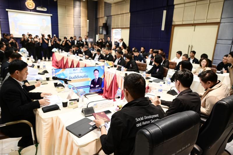 "รัฐมนตรีนิกร โส�