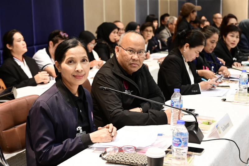 "รัฐมนตรีนิกร โส�