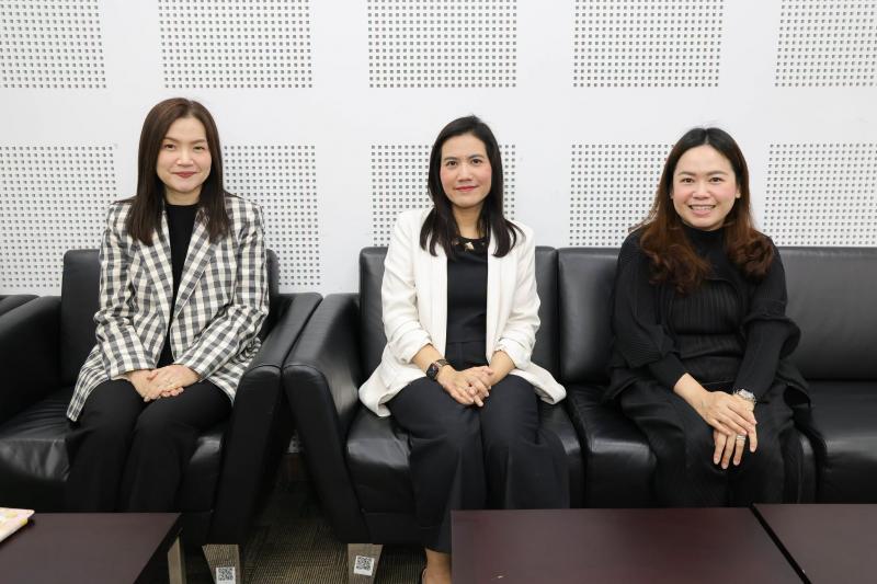 นางเตือนใจ คงสมบั�