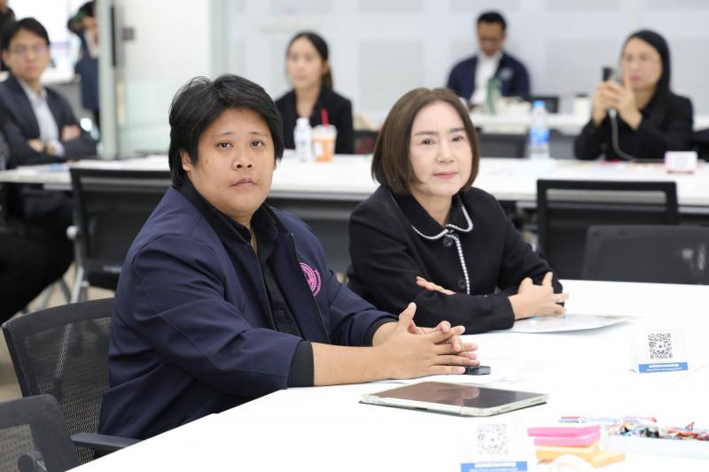 นางเตือนใจ คงสมบั�